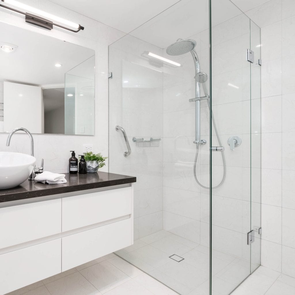 What's a Seamless Shower? This Airy Bathroom Trend Is More Popular Than Ever